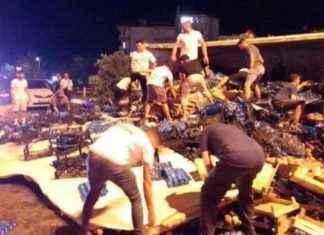 Silivri’de yaralı şoför vatandaşlar meyveleri kasalarla taşıdı | Son dakika haberleri news-06082024-052529