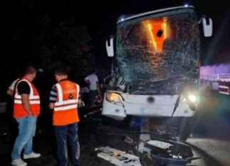 Düzce’de Yolcu Otobüsü TIR’a Çarptı: 25 Yaralı Haberleri | Son Dakika news-09082024-063730