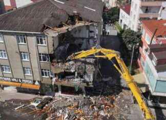 İETT Otobüsü Kepçeyle Binaya Çarptı – Son Dakika Haberleri news-09082024-184037