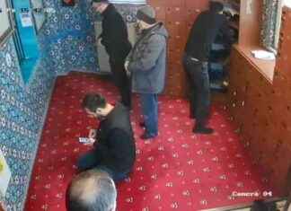 Beyoğlu Camisinde Namaz Kılıyormuş Gibi Yapıp Ayakkabı Çalan Hırsız beyolu-camisinde-namaz-klyormu-gibi-yapp-ayakkab-alan-hrsz