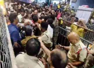 Hindistan’daki Tapınakta İzdiham: 6 Kişi Öldü hindistandaki-tapnakta-izdiham-6-kii-ld