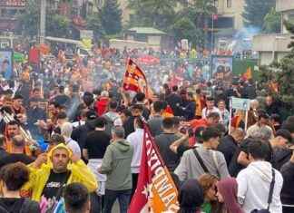 Galatasaray taraftarları Yenikapı’da şampiyonluk coşkusunu kutluyor galatasaray-taraftarlar-yenikapda-ampiyonluk-cokusunu-kutluyor