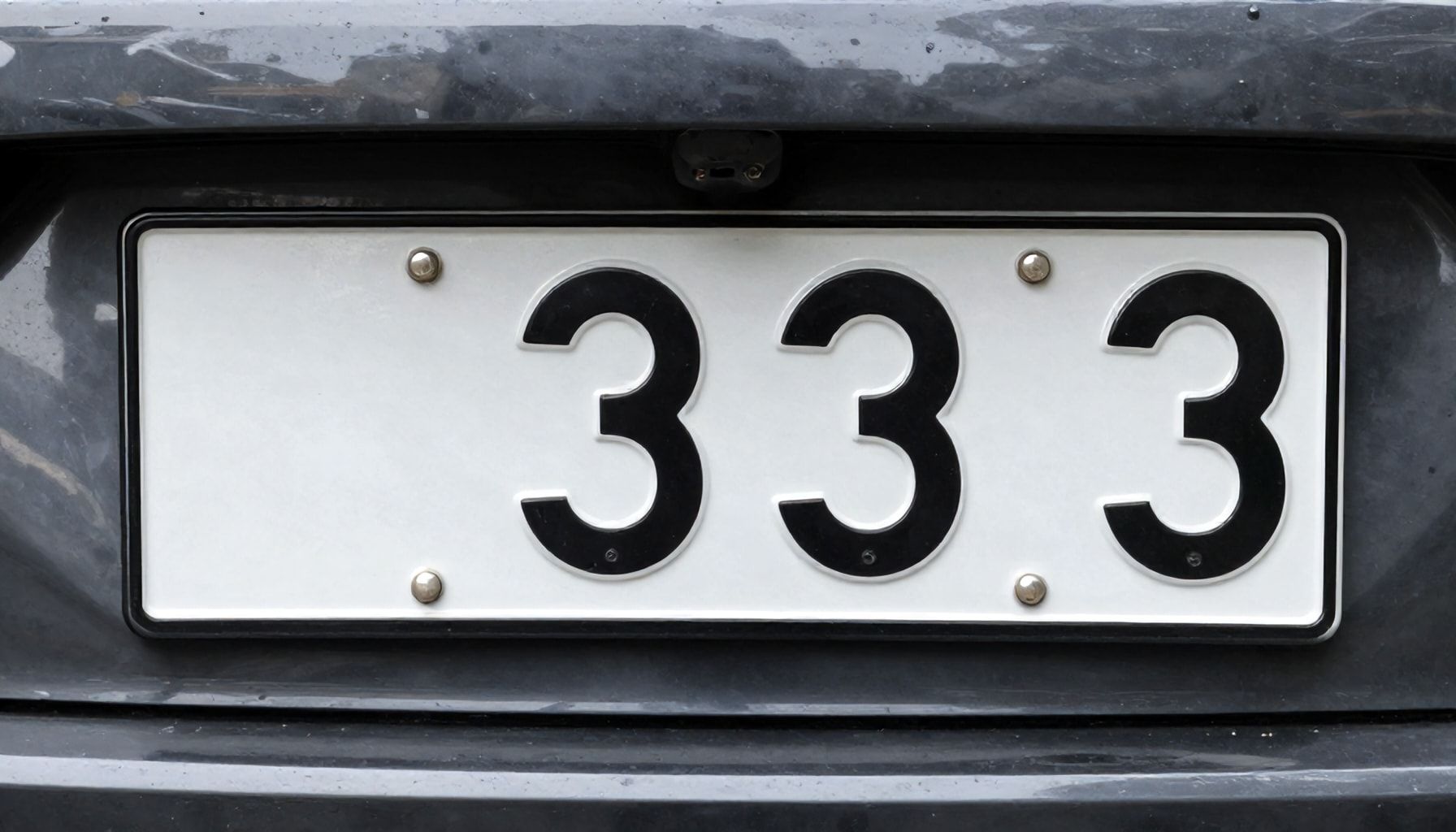 33 Nerenin Plakası Nerede Konulmalı? Ev Güvenliğinizi Artıran Doğru Yerleşim Yöntemleri"*