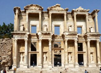 Efes Antik Kenti: Tarihin İzlerini Keşfedin ve Geçmişle Buluşun