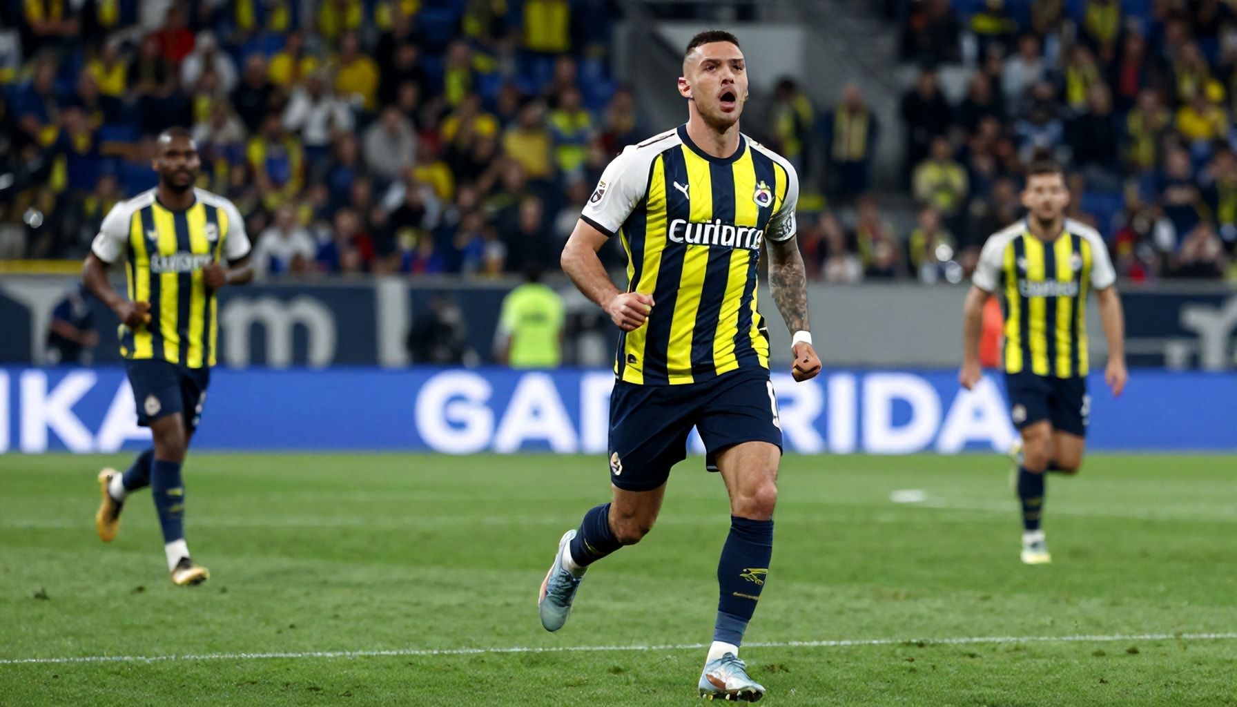 Saha Dışı Başarı için 7 Adım: Fenerbahçe ve Rizespor'un Uyguladığı Yöntemler*